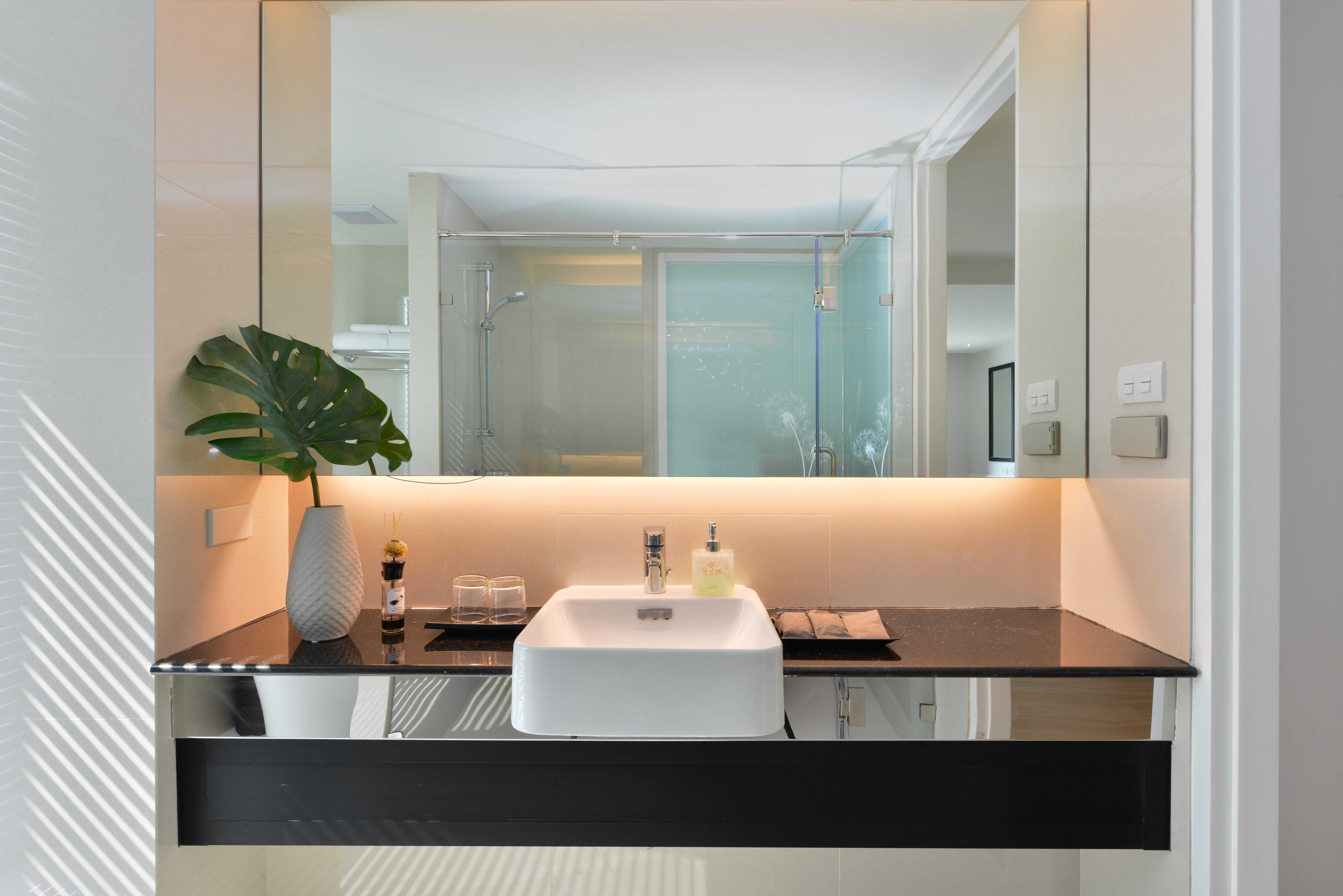 Hotel Le D'Tel Bangkok Extérieur photo Bathroom