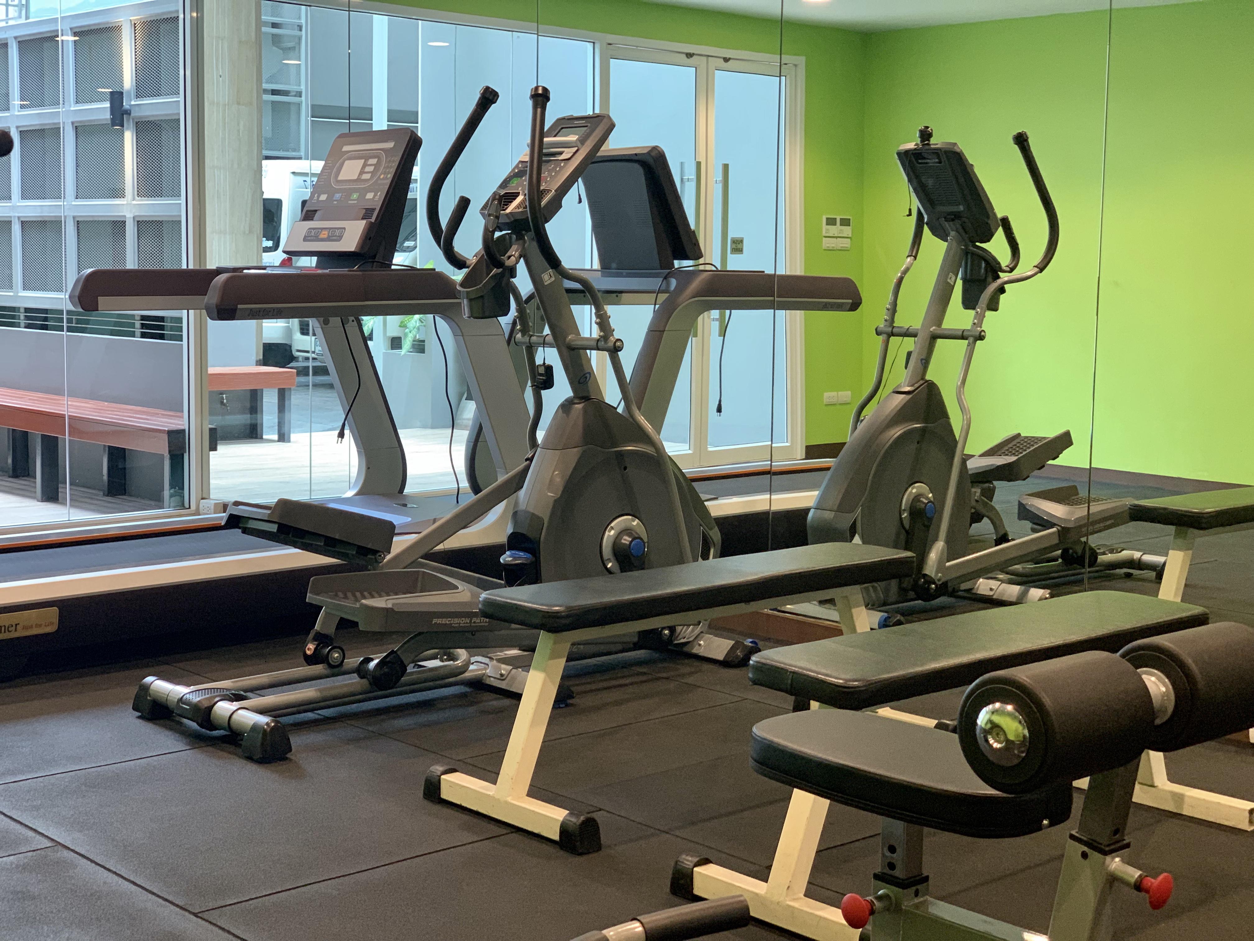 Hotel Le D'Tel Bangkok Extérieur photo Elliptical cross trainer