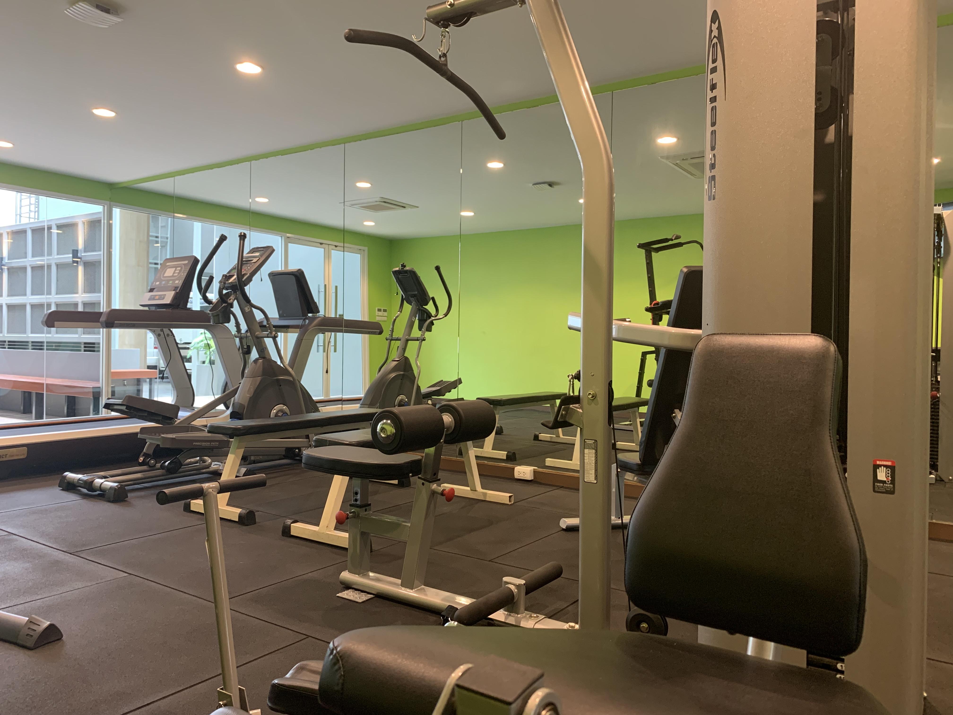 Hotel Le D'Tel Bangkok Extérieur photo The gym at the hotel