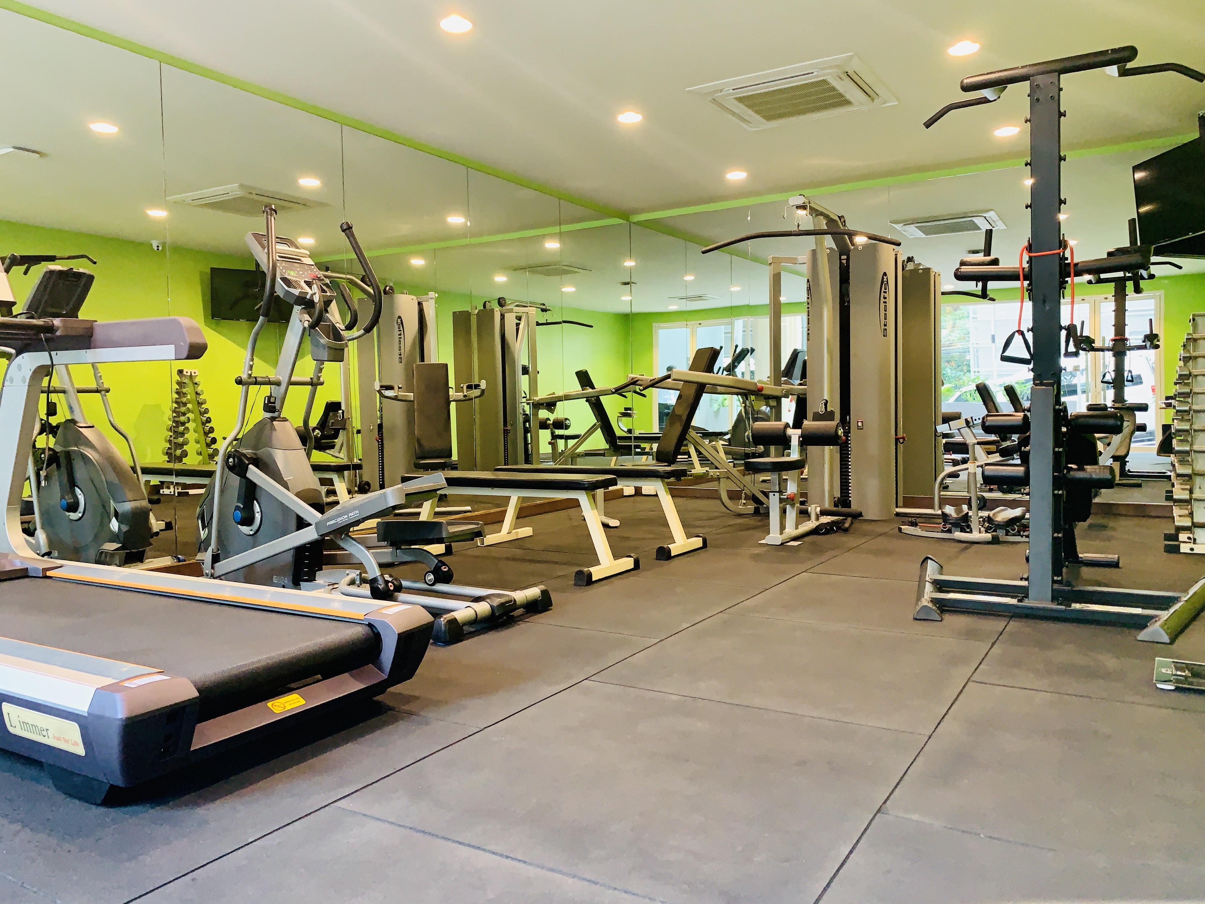 Hotel Le D'Tel Bangkok Extérieur photo A typical gym