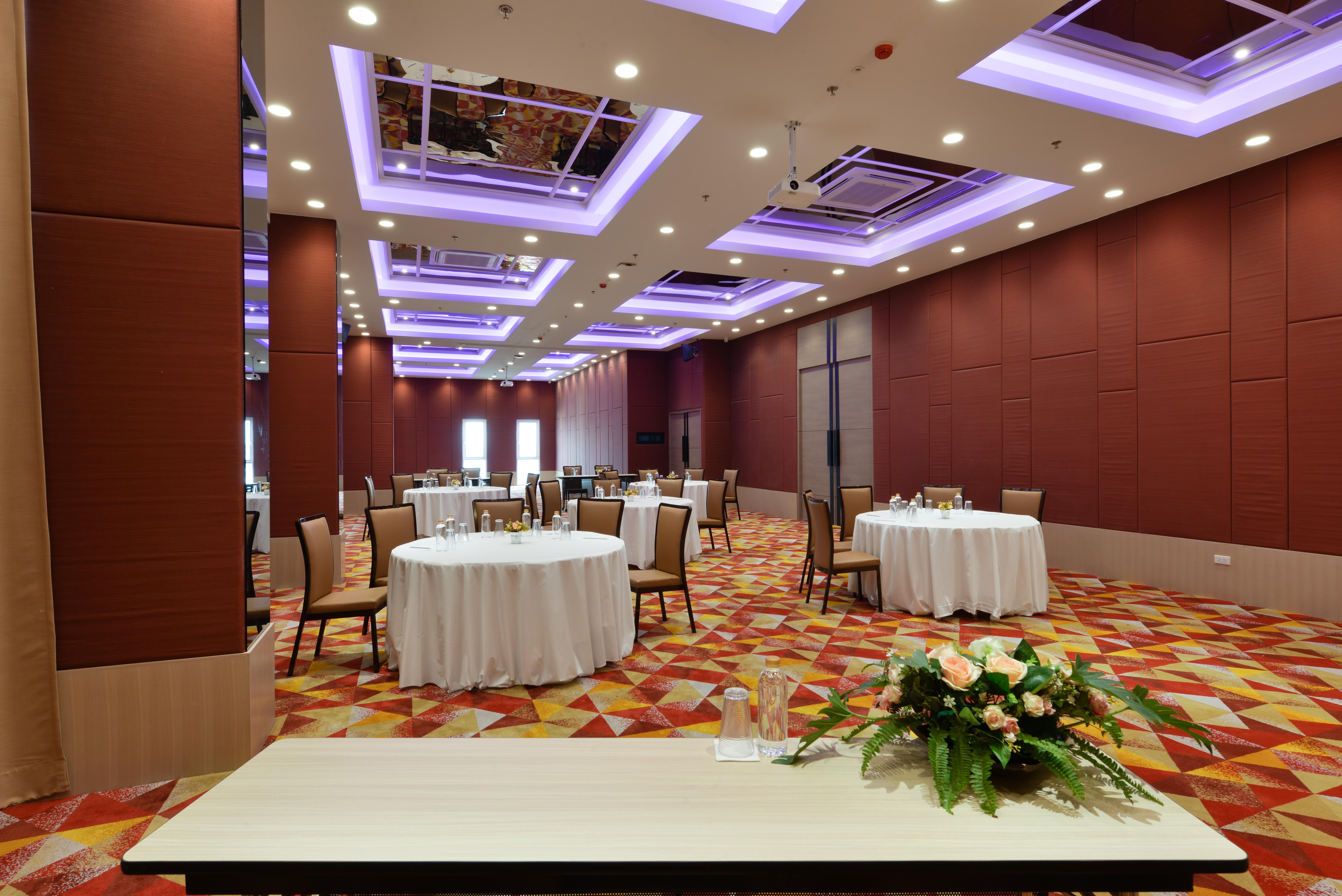 Hotel Le D'Tel Bangkok Extérieur photo The ballroom
