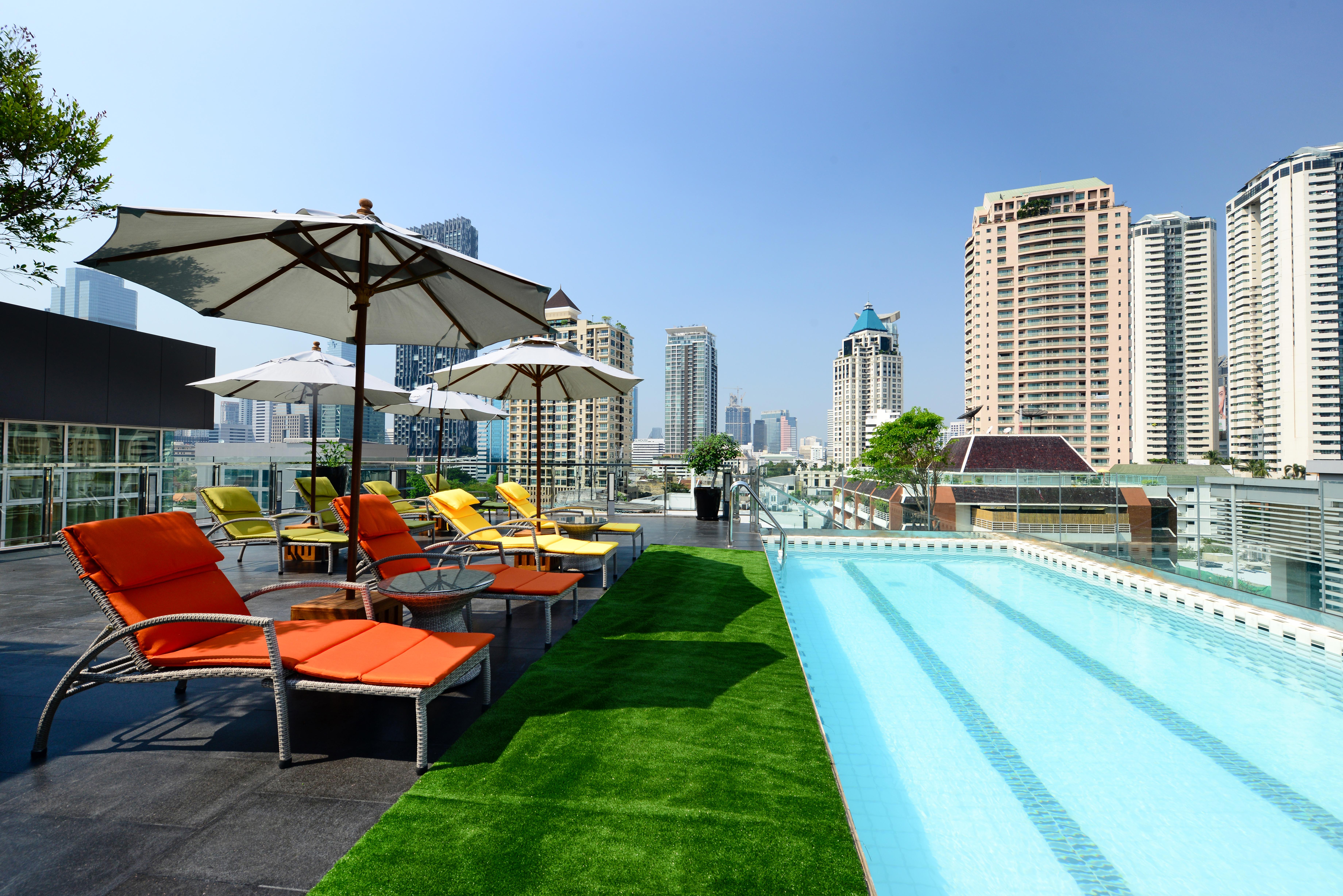 Hotel Le D'Tel Bangkok Extérieur photo Rooftop pool at the U Sathorn