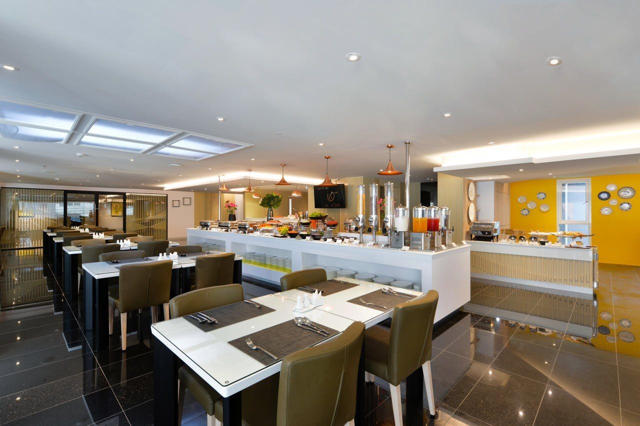 Hotel Le D'Tel Bangkok Extérieur photo The lounge at Changi Airport