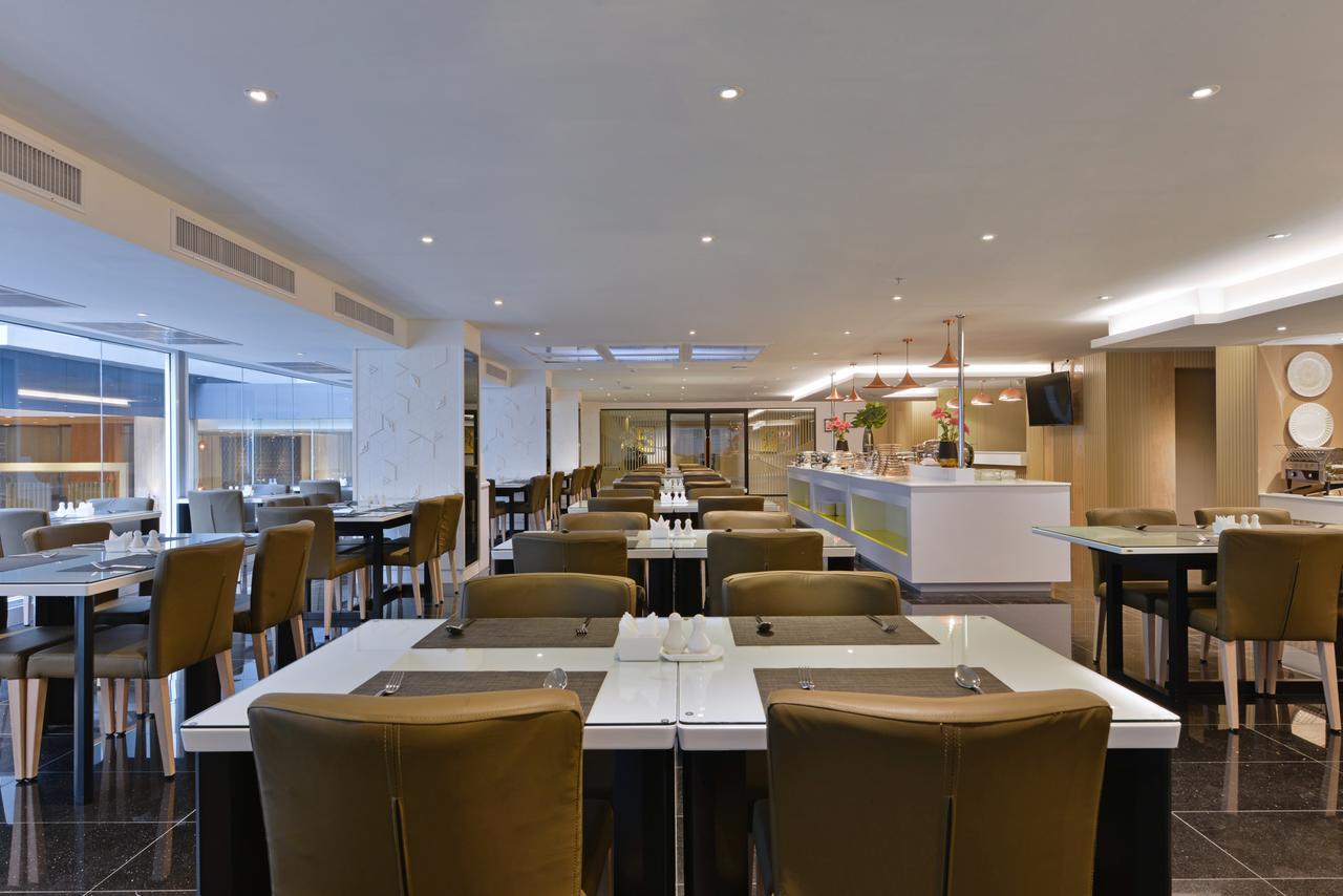 Hotel Le D'Tel Bangkok Extérieur photo The lounge at the airport