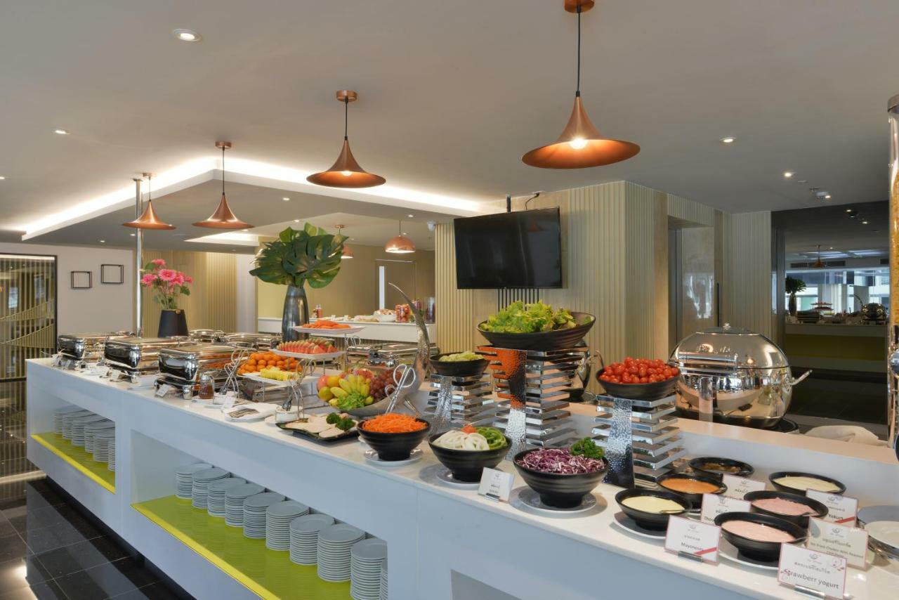 Hotel Le D'Tel Bangkok Extérieur photo A salad bar